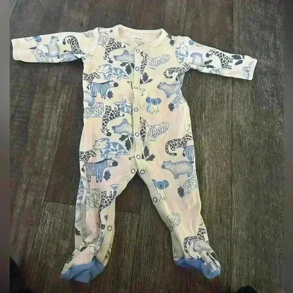 Carters sleep and play. - Picture 1 of 3